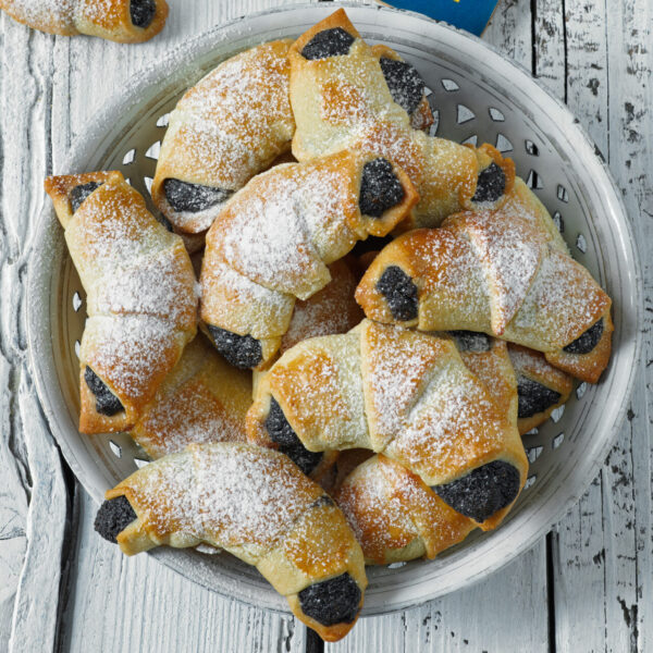 recepty na sladké rohlíčky, sladké rohlíčky recept, ořechové rohlíčky, křehké rohlíčky, bratislavské rohlíčky