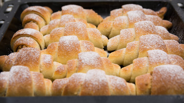 recepty na sladké rohlíčky, sladké rohlíčky recept, ořechové rohlíčky, křehké rohlíčky, bratislavské rohlíčky