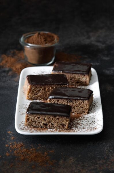 perník, perník na plech, perník s čokoládovou polevou, perník s jablky, perník na plech recept